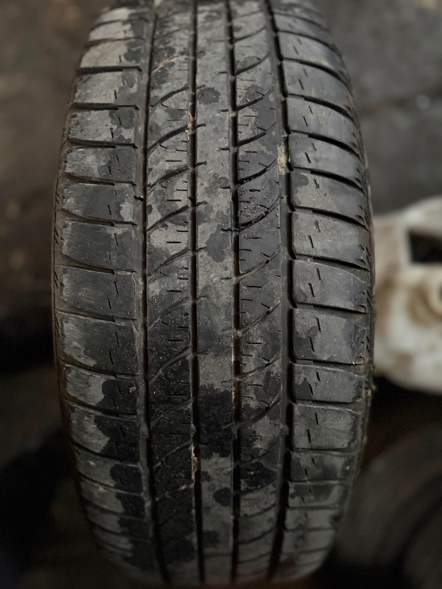 Hyundai 5 set 215/65R16 Wheels & Tyres - Image 3