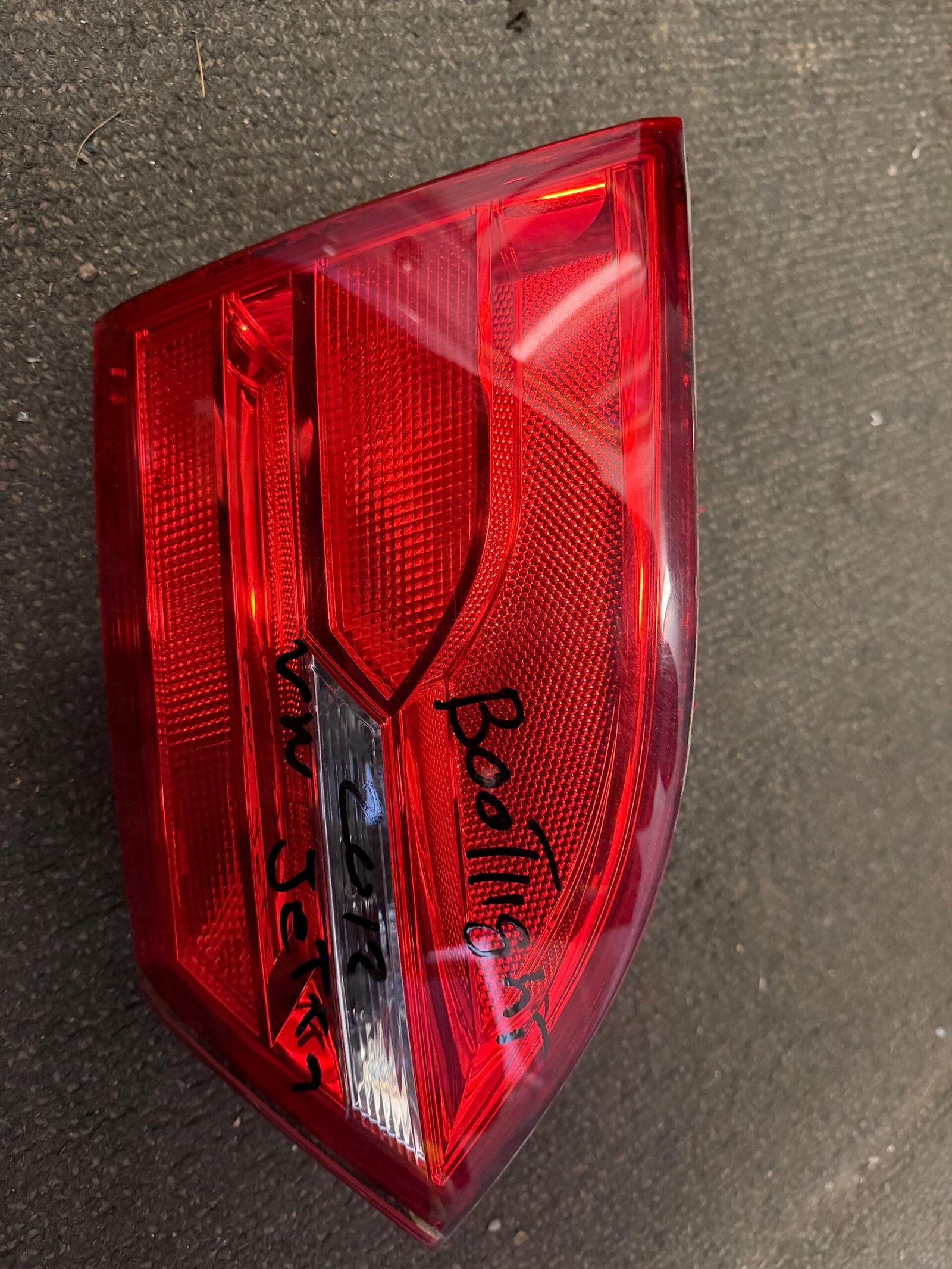 2012 Volkswagen Jetta Boot Lid Taillights L&R (Left & Right) Genuine Used - Image 2